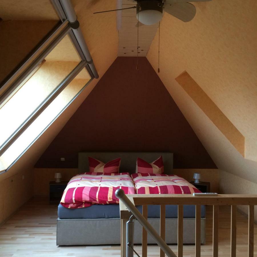 Moderne Maisonette-Wohnung Am Karpfenteich; Modern Apartment With View Of The Carp Pond Бармштедт Экстерьер фото